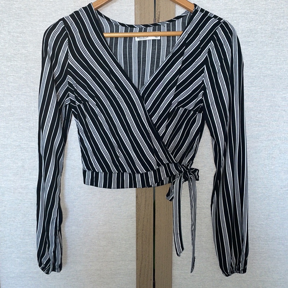 Hollister Long Sleeve Wrap Crop Top, Size: XS